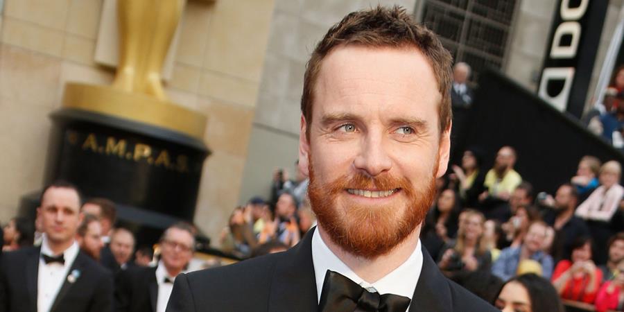 mystère derrière les
hommes bruns à la barbe rousse